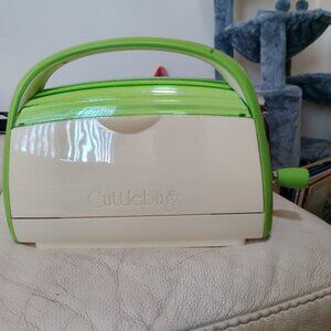 Cuttlebug DIe Cutter and Embosser